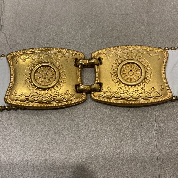 Rare Vintage White Leather Belt with Gold Tone Features - Picture 5 of 16